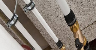Замена труб водоснабжения в квартире: цена от 2084 руб. - СантехДомСсн